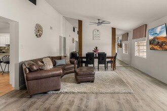 5901 E Cactus Wren Rd in Paradise Valley, AZ - Building Photo - Building Photo