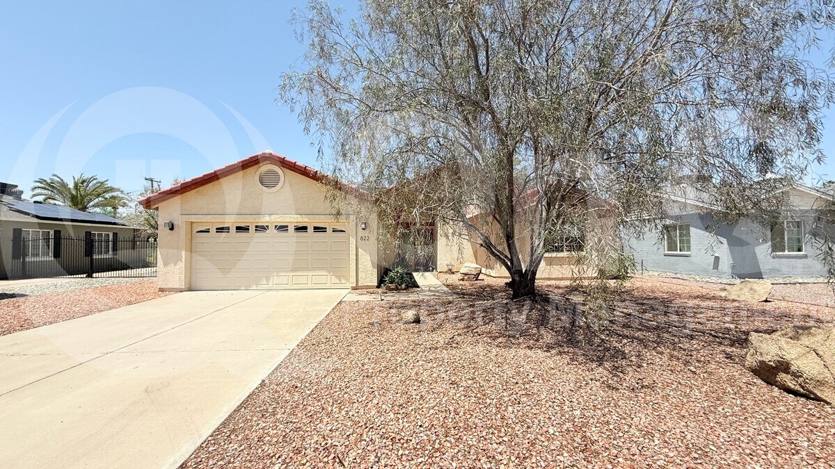 822 W Earll Dr in Phoenix, AZ - Building Photo