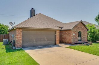 218 Windmill Dr in Justin, TX - Building Photo - Building Photo