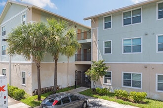 La Joya Villages in Lake Worth, FL - Building Photo - Building Photo