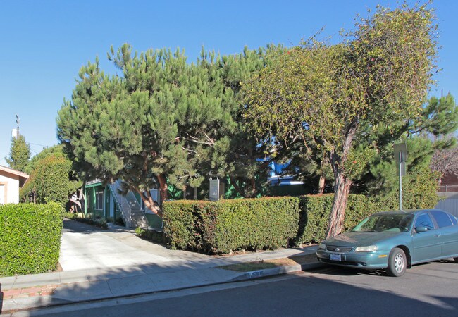 731 Raymond Ave in Santa Monica, CA - Building Photo - Building Photo