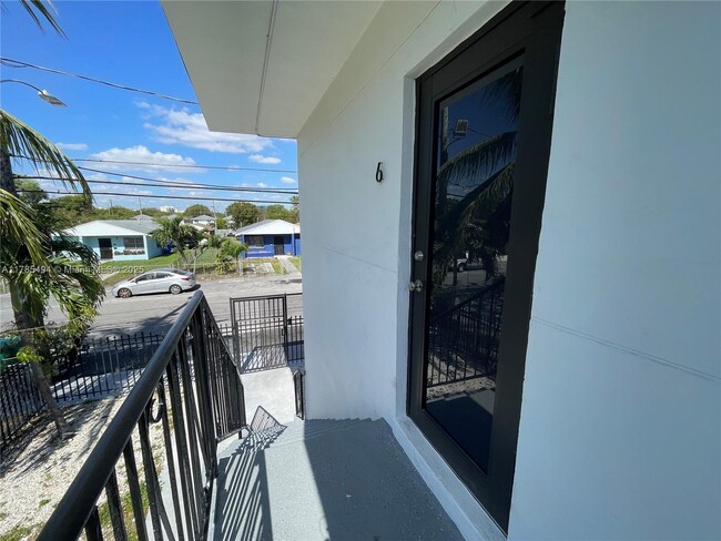 1943 NW 2nd Ct in Miami, FL - Building Photo - Building Photo