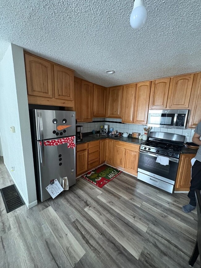 property at 1563 Oakwood Dr