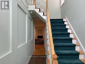 12 Preakness Dr in Toronto, ON - Building Photo - Building Photo