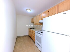 122 Dustin St in Boston, MA - Building Photo