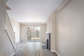 UPDATED TWO BEDROOM TOWNHOME IN NORTHEAST in London, ON - Building Photo - Building Photo