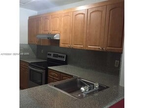 14851 SW 104th St in Miami, FL - Foto de edificio - Building Photo