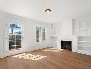 1044 Manzanita St in Los Angeles, CA - Building Photo - Building Photo