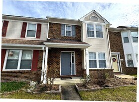 305 Nottaway Ct in Chesapeake, VA - Building Photo