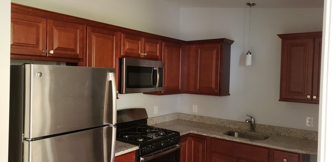 8 Root Ave, Unit Second Floor