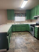 2525 Capella St in Redding, CA - Foto de edificio - Building Photo