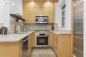 59 E 75th St in New York, NY - Foto de edificio - Building Photo