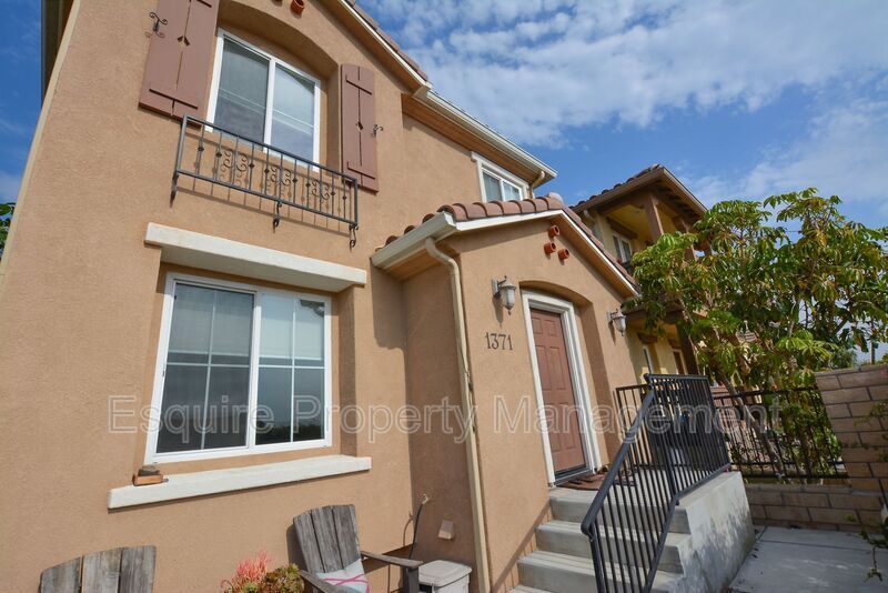 1371 Dominica Dr in Oxnard, CA - Building Photo