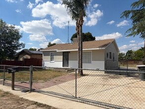 706 Huskey Dr in Bakersfield, CA - Building Photo - Building Photo
