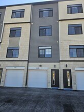 156 Park St in Cochrane, AB - Building Photo - Building Photo