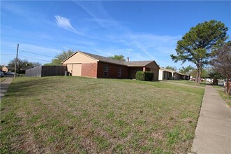 6920 Arborbrook Dr in North Richland Hills, TX - Building Photo - Building Photo