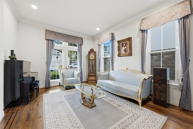 property at 4923 Palmetto St