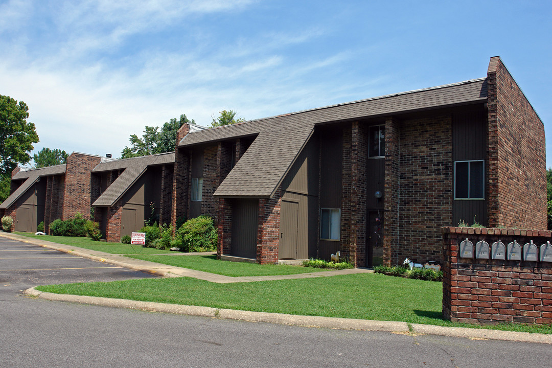 Willow Lake Townhomes in Fort Smith, AR - Building Photo