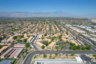 Desert Oasis Apartments in Palm Desert, CA - Foto de edificio - Building Photo