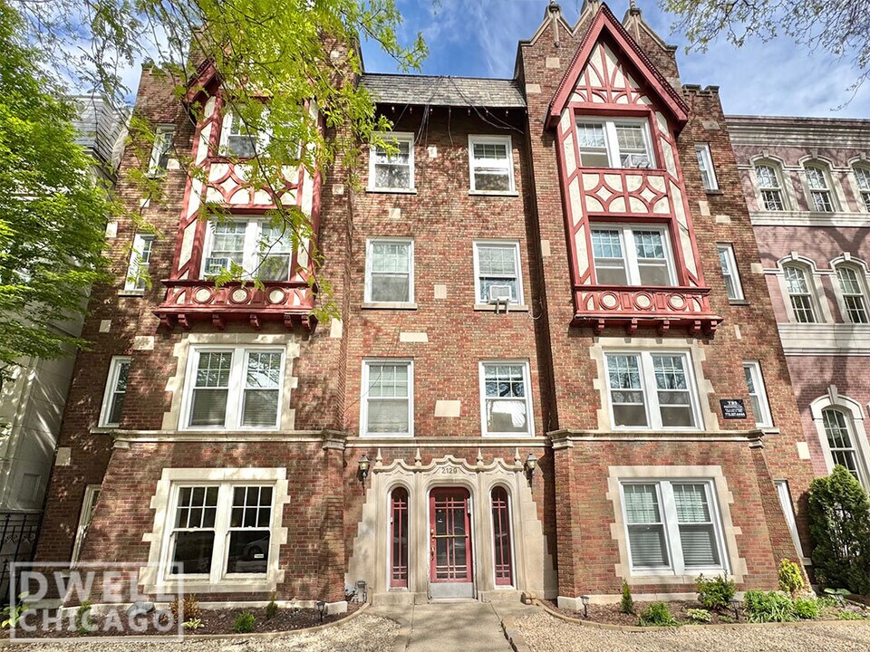 2127 N Dayton St, Unit 2 in Chicago, IL - Building Photo