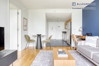 4-75-75 48th Ave in Queens, NY - Foto de edificio - Building Photo