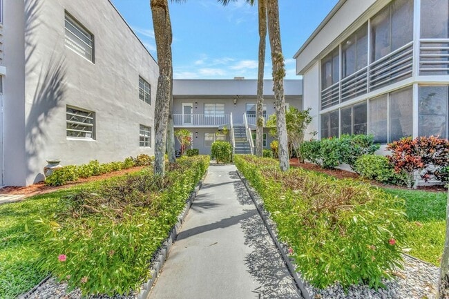 152 Burgandy Way, Unit 1520 in Delray Beach, FL - Building Photo - Building Photo