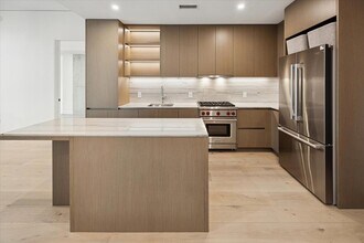 610 Davis St, Unit 3204 in Austin, TX - Foto de edificio - Building Photo