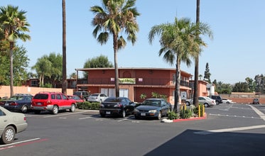 Vista Bella Apartment Homes in El Cajon, CA - Building Photo - Building Photo