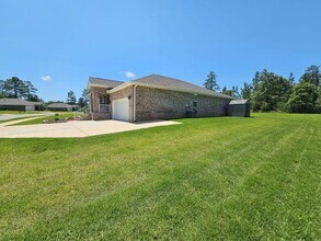 6408 Arcadia Bluffs Ave in Laurel Hill, FL - Building Photo - Building Photo