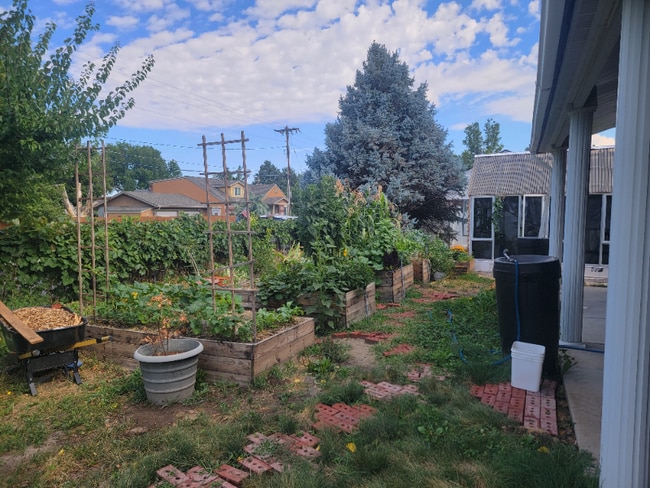 property at 4815 S Lincoln St