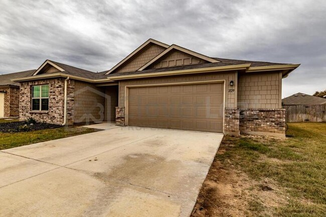 1129 RIVER WOOD in Seguin, TX - Building Photo - Building Photo