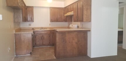 7116 Ming Ave in Bakersfield, CA - Building Photo - Building Photo