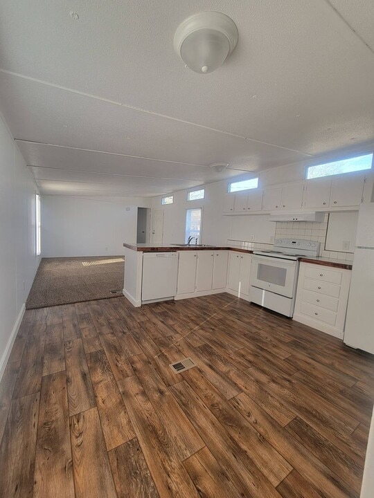 3135 Calloway Dr in Mebane, NC - Building Photo