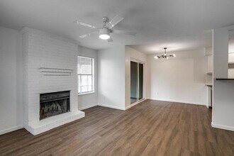 2119 Gaston Pl Dr in Austin, TX - Building Photo - Building Photo