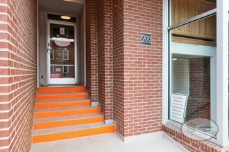The Henry on Main in Johnson City, TN - Foto de edificio - Building Photo