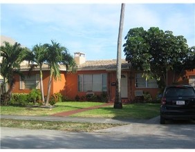 1726 Washington St in Hollywood, FL - Building Photo - Building Photo