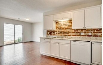 1105 Mockingbird Ln in Northport, AL - Foto de edificio - Building Photo