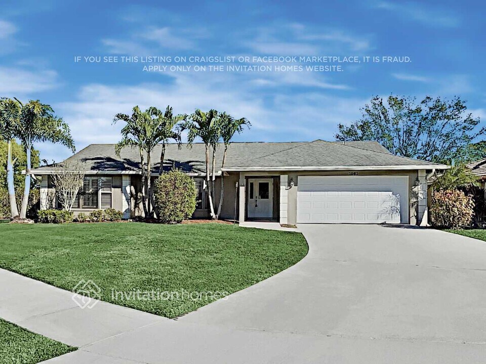 1961 Primrose Ln in Wellington, FL - Building Photo