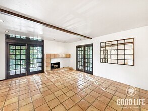 8608 Villa La Jolla Dr in San Diego, CA - Building Photo - Building Photo