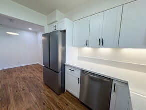 1052 Plover Way in Oceanside, CA - Building Photo - Building Photo