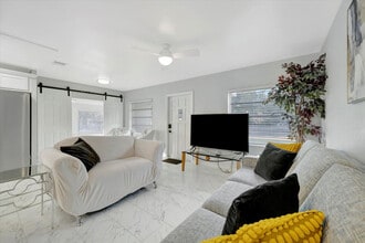 4213 E Yukon St in Tampa, FL - Building Photo - Building Photo