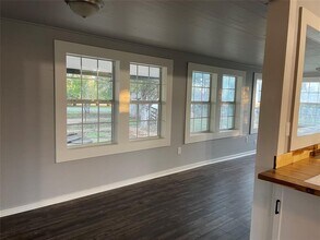 1003 W 6th St in Yorktown, TX - Building Photo - Building Photo