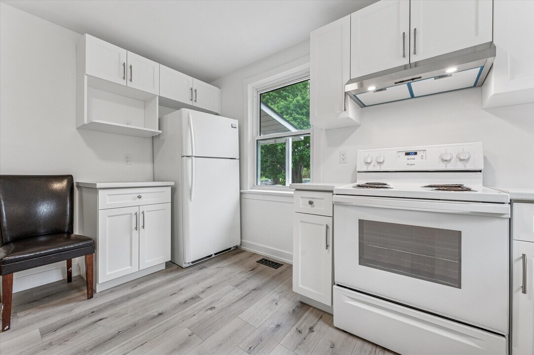 80 York Rd in Guelph, ON - Building Photo