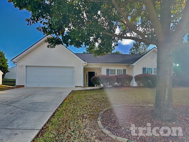 1916 Roxey Ln in Winder, GA - Foto de edificio - Building Photo
