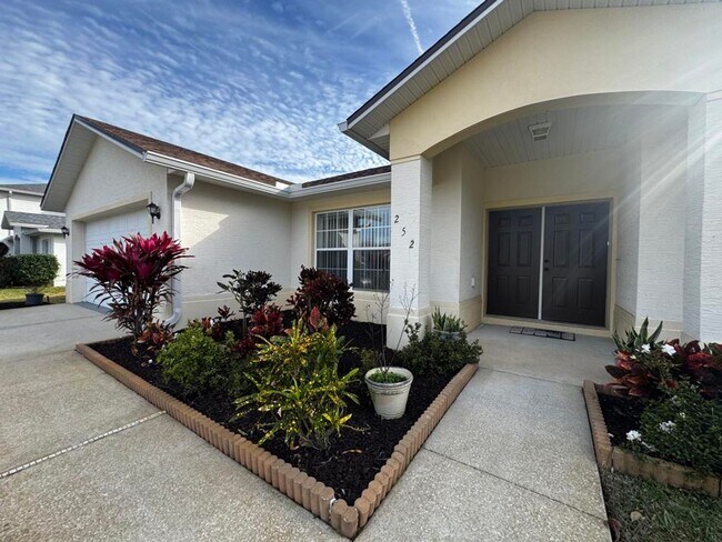 252 Fountain Lake Blvd in Daytona Beach, FL - Building Photo - Building Photo