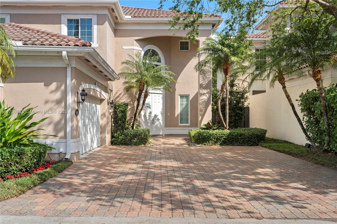 3943 194th Trl in Golden Beach, FL - Building Photo