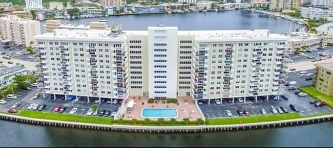 401 Golden Isles Dr, Unit 1108 in Hallandale Beach, FL - Building Photo - Building Photo