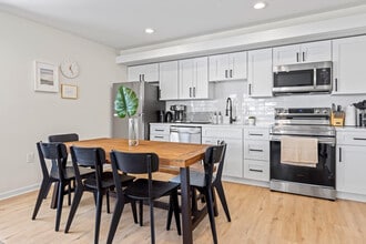 142 E Youngs Ave in Wildwood, NJ - Building Photo - Building Photo