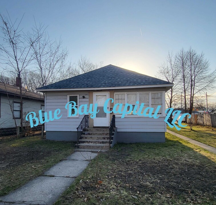 2932 Sanford St in Muskegon Heights, MI - Foto de edificio