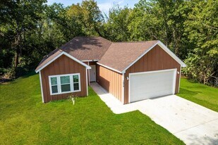 1624 E Collin St in Corsicana, TX - Building Photo